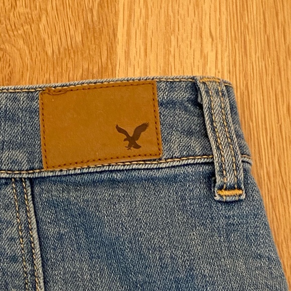 American Eagle Outfitters Short Stonewashed Jean Skirt w Buttons/Size 4/Stretch - Picture 6 of 8